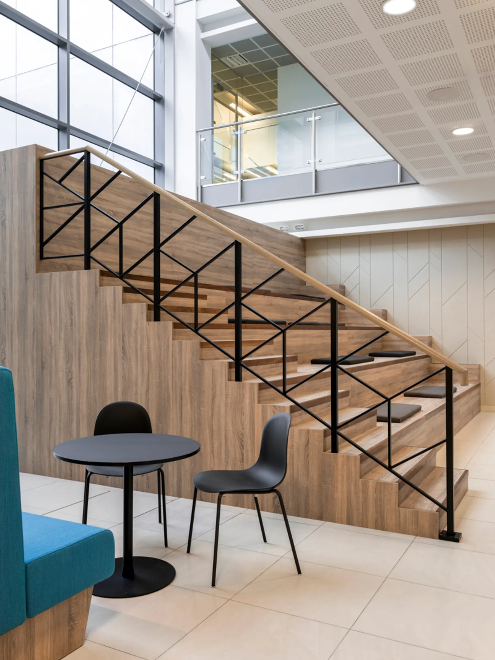 Area AMD Office Curator SMALL 10