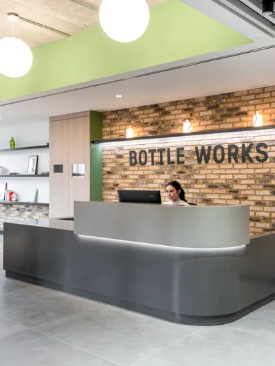 Area Bottleworks Office Cuarator SMALL 18