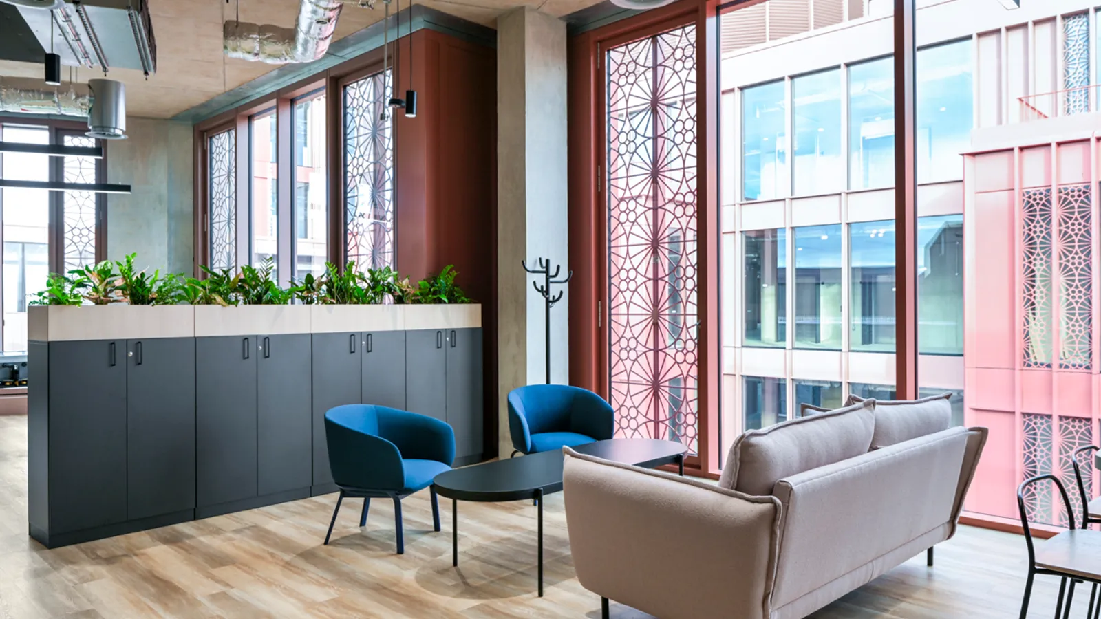 Area Fasthost Office Curator SMALL 4