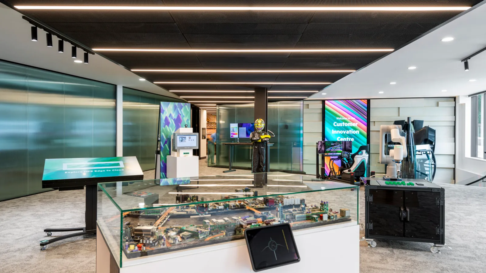 Area HPE Office Curator SMALL 9