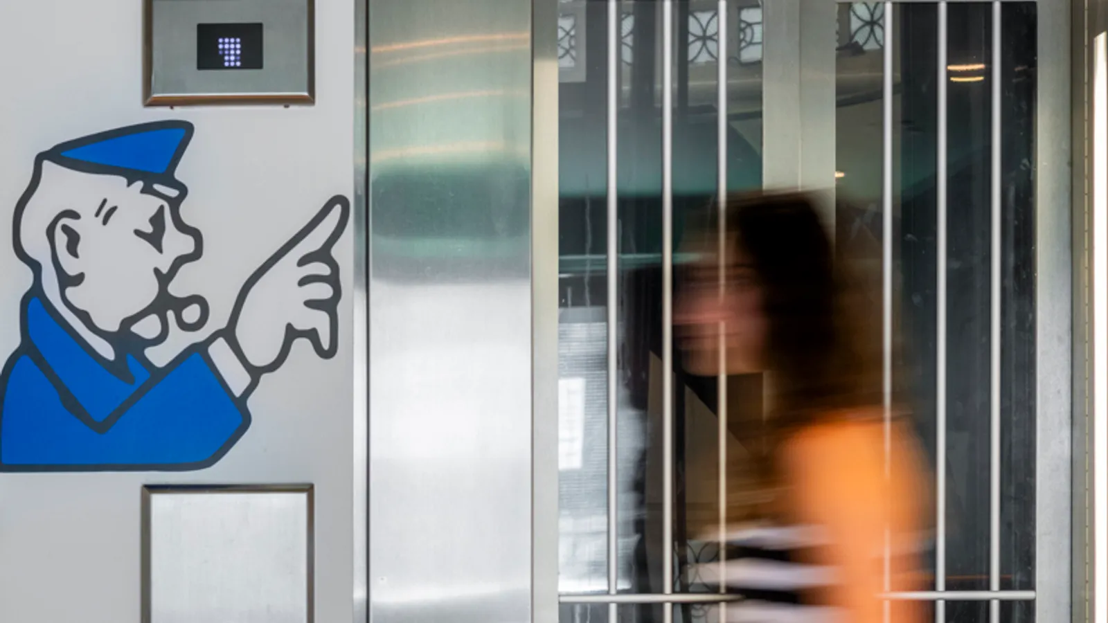 AREA O Si T Office Curator SMALL 29