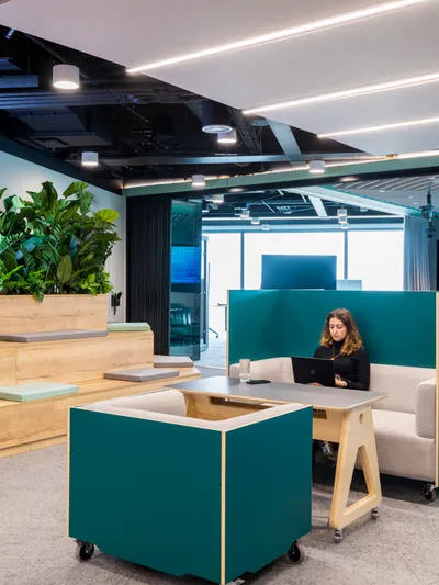 Area Vertex 3 Office Curator SMALL 18