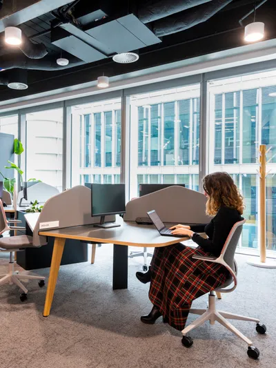 Area Vertex 3 Office Curator SMALL 20