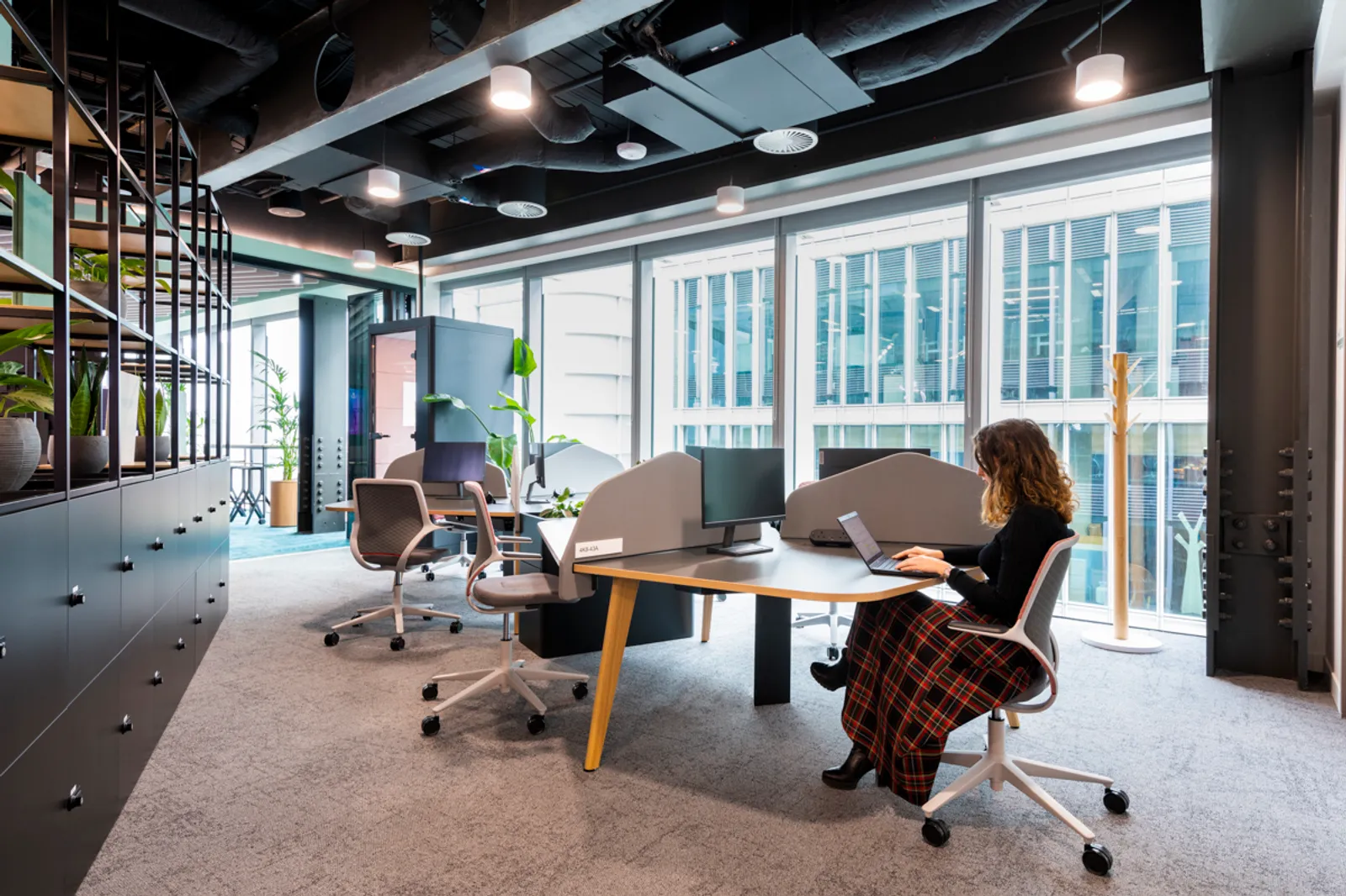 Area Vertex 3 Office Curator SMALL 20