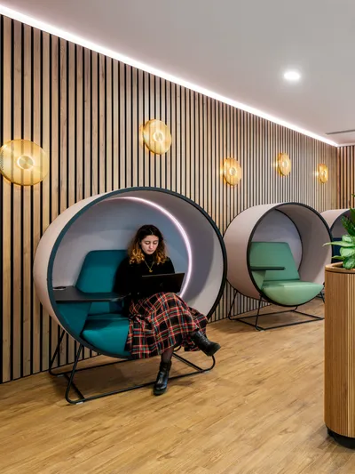 Area Vertex 3 Office Curator SMALL 22