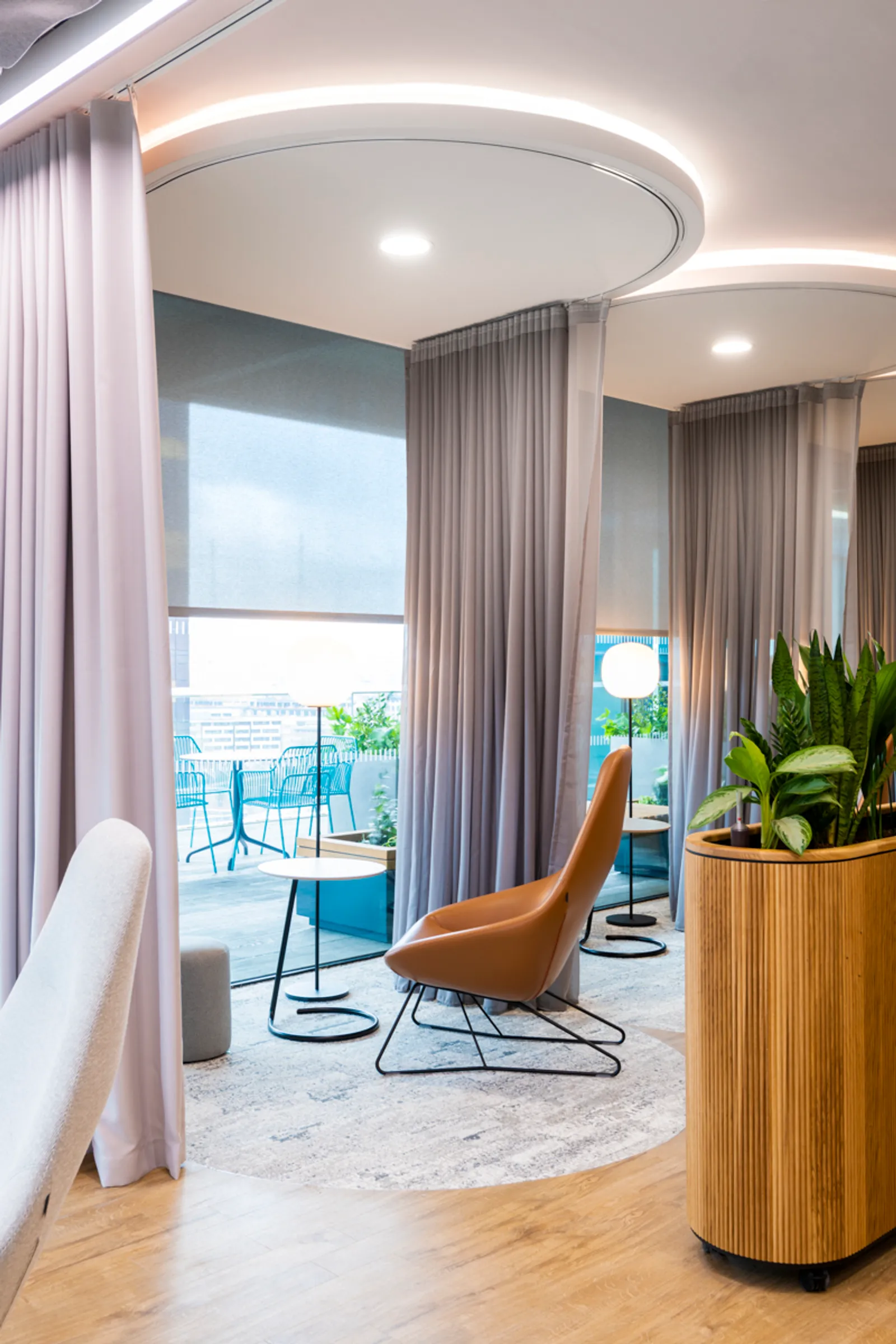 Area Vertex 3 Office Curator SMALL 24