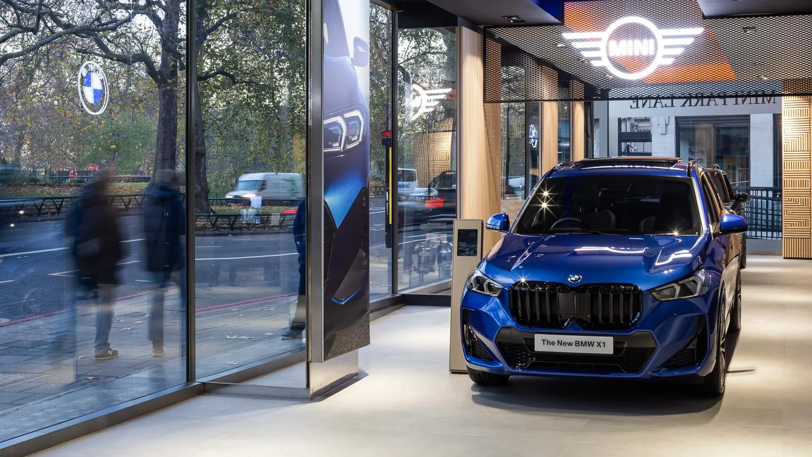 Four Front Group BMW Park Lane Low RES 13