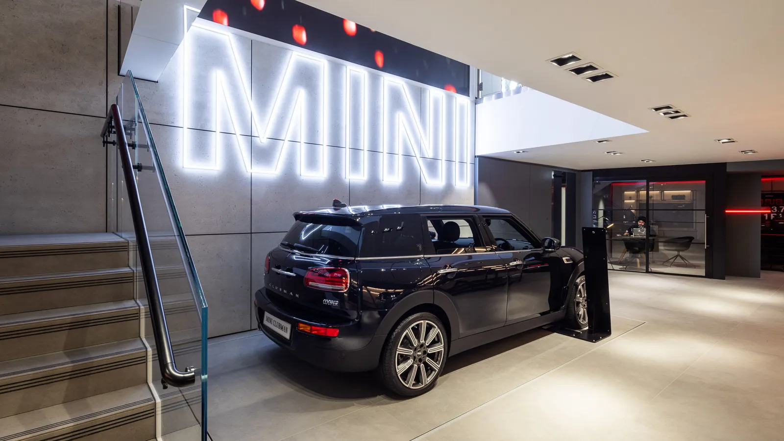 Four Front Group BMW Park Lane Low RES 4