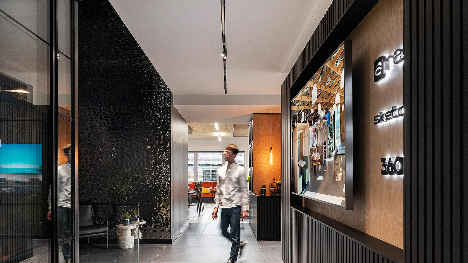 Fourfront Group London Bridge Henry Woide 1055