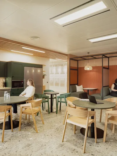 Knightsbridge Gate 08