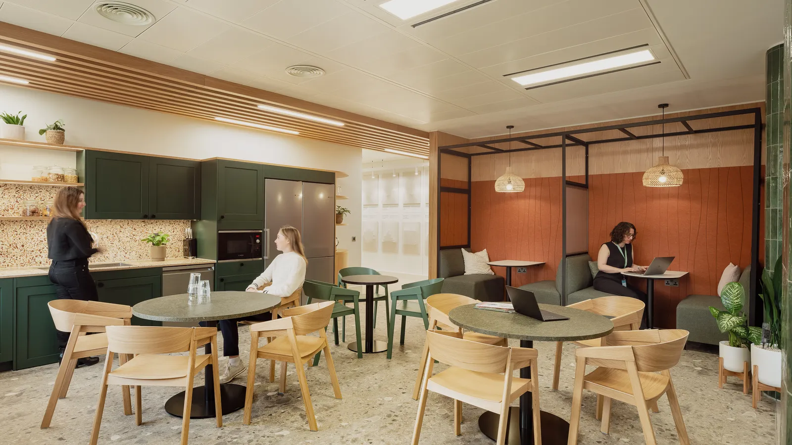 Knightsbridge Gate 08