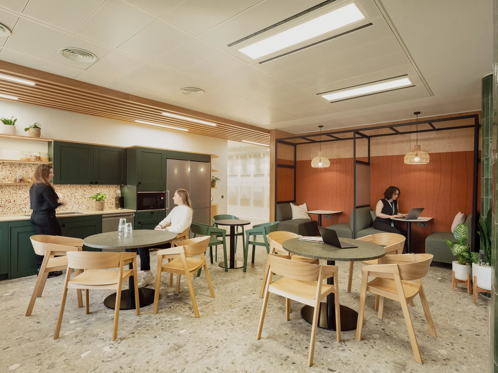 Knightsbridge Gate 08