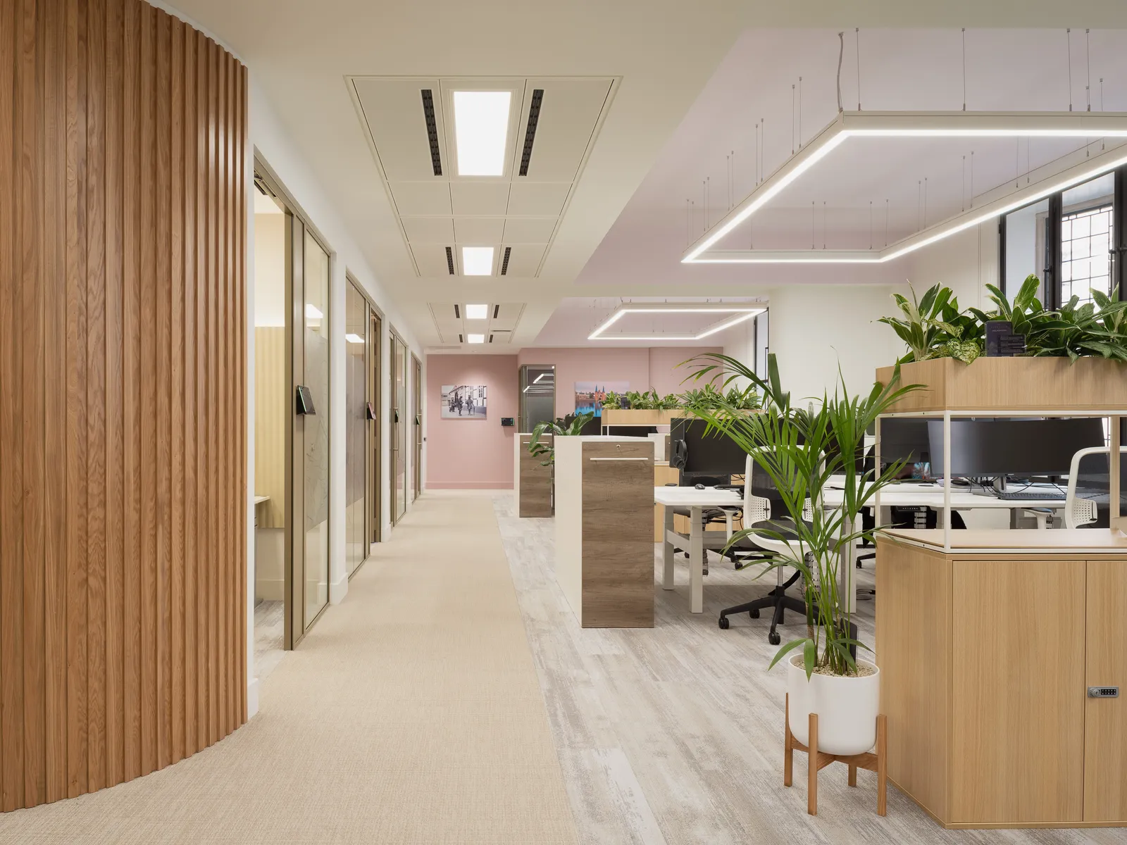 Knightsbridge Gate 12