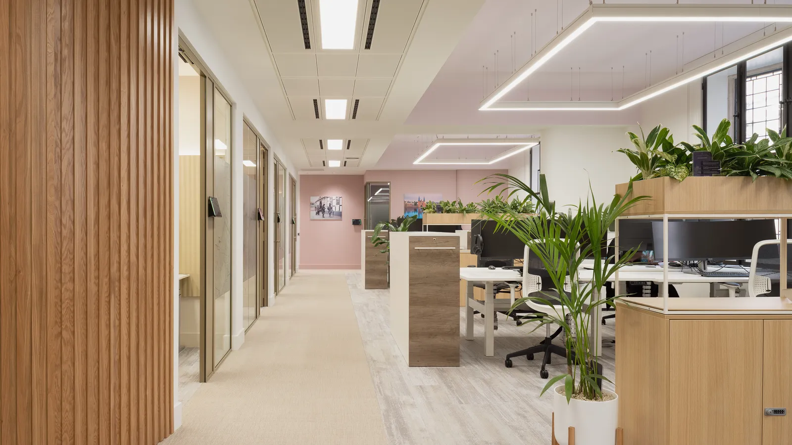 Knightsbridge Gate 12