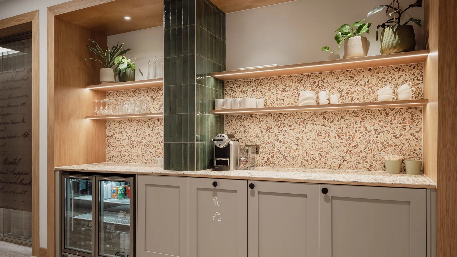 Knightsbridge Gate 14